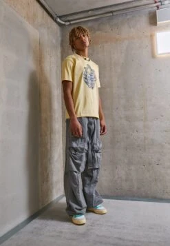 Fila TWISTETAL GRAPHIC TEE - T-Shirt Print - Pale Banana -Fila Verkaufe 25bf3c01f9a24cd69c0acd553c88f9ad