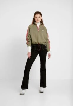 Fila URA HALF ZIP - Sweatshirt - Deep Lichen Green -Fila Verkaufe 2b3b9d7db3014e849f851f490ff417b2