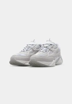 Fila RECADE - Trainers - Nimbus Cloud/white -Fila Verkaufe 3d3edb85b854463d8cbaf5274e5fe9f1