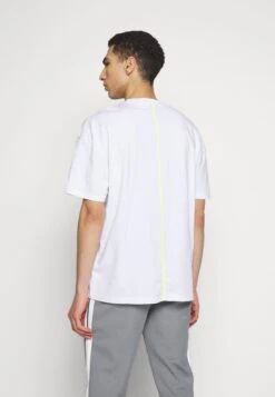 Fila VR46 OVERSIZED TEE - T-Shirt Print - Bright White 12 Fila VR46 OVERSIZED TEE - T-Shirt Print - Bright White -Fila Verkaufe 3e219c4445914be1aa6637c0f54e7eed