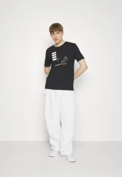 Fila BIPPEN TEE - T-Shirt Print - Black 13 Fila BIPPEN TEE - T-Shirt Print - Black -Fila Verkaufe 4e7fc010e3c0425bbb29a72bcb78fc8d