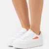 Fila FXVENTUNO PLATFORM WMN - Sneaker Low - White/fiery Coral -Fila Verkaufe 518b457508f445b2b0762f717847ff46