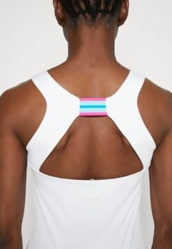 Fila ALISSA - Top - White -Fila Verkaufe 5bd3bf3f0a714aff89ea2c1818aa547e