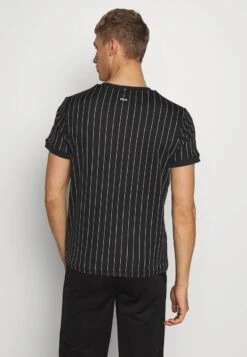 Fila STRIPES - T-Shirt Print - Black/white -Fila Verkaufe 61182aa9df60493abdc6604b25dd1905