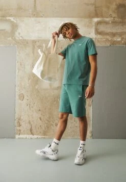 Fila BERLOZ TEE - T-Shirt Basic - Blue Spruce 10 Fila BERLOZ TEE - T-Shirt Basic - Blue Spruce -Fila Verkaufe 6a4be6e776b6462f8dd853d50c39585b