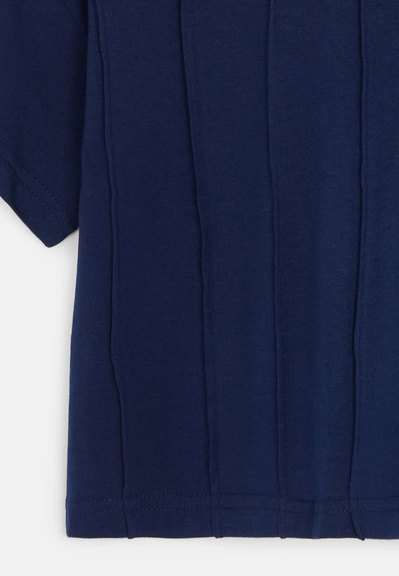 Fila APPAREL TAUCHA CROPPED TEE WITH PINTUCKS - T-Shirt Print - Medieval Blue 5 Fila APPAREL TAUCHA CROPPED TEE WITH PINTUCKS - T-Shirt Print - Medieval Blue – Bild 3