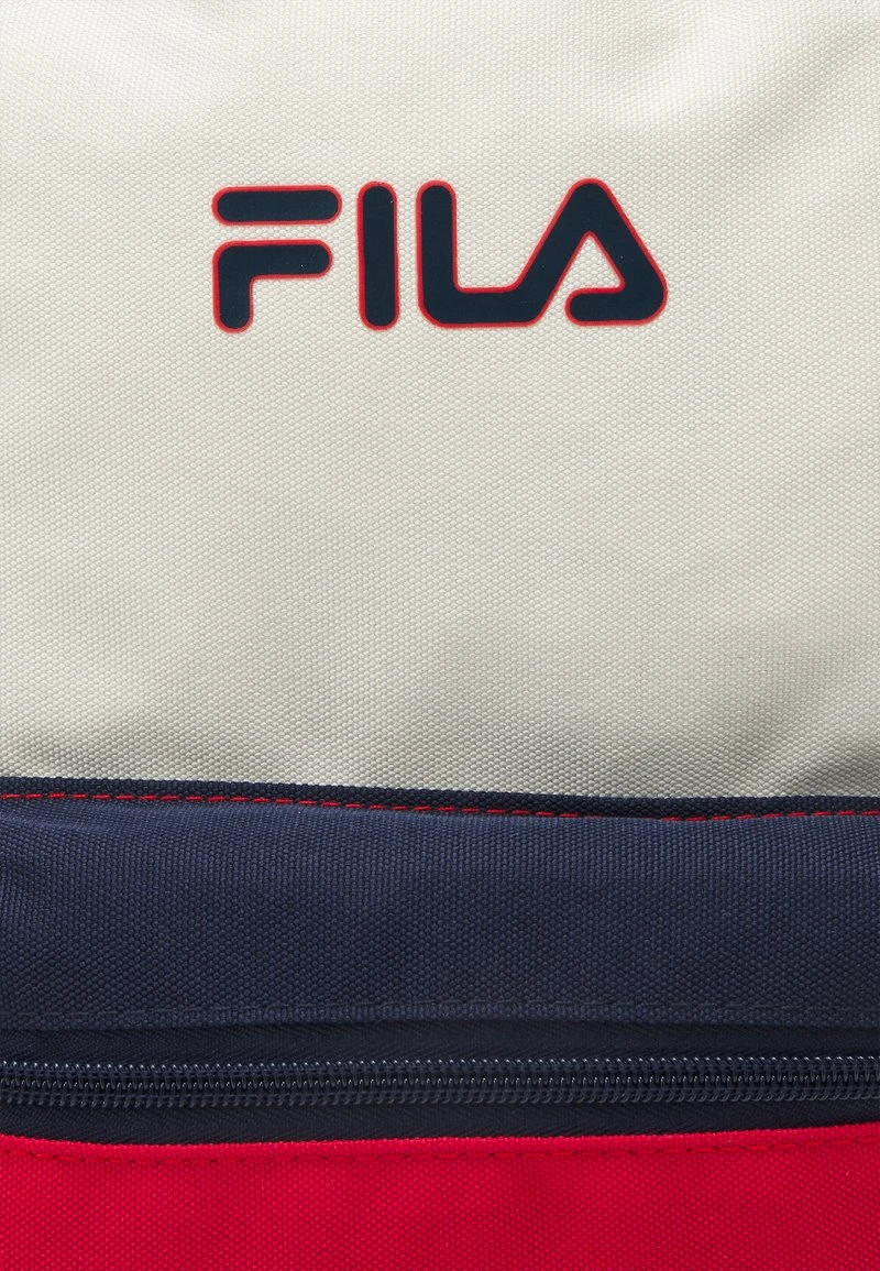 Fila BURY SMALL EASY BACKPACK UNISEX - Tagesrucksack - Medieval Blue/antique White/true Red 7 Fila BURY SMALL EASY BACKPACK UNISEX - Tagesrucksack - Medieval Blue/antique White/true Red – Bild 5