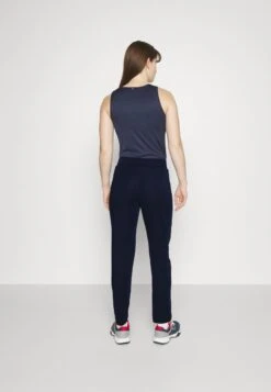 Fila PANT CANDICE - Jogginghose - Navy -Fila Verkaufe 7b840afde0974474a3d2692e5cd4893a