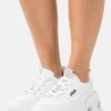 Fila DISRUPTOR - Sneaker Low - White -Fila Verkaufe 7f84806512a741a5b49cfa9a2e5a354b