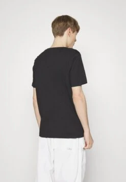 Fila BIPPEN TEE - T-Shirt Print - Black 12 Fila BIPPEN TEE - T-Shirt Print - Black -Fila Verkaufe 96525c96c5f544e09c0119946434027a