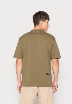 Fila TAIPAS OVERSIZED TEE - T-Shirt Print - Burnt Olive -Fila Verkaufe 9fed6a2240844cf9838d179e05dd831e