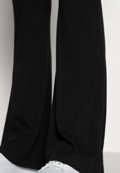 Fila ELWYN - Stoffhose - Black 12 Fila ELWYN - Stoffhose - Black -Fila Verkaufe a6480996c5b849f3935090893f62f6fc