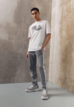 Fila VR46 OVERSIZED TEE - T-Shirt Print - Bright White 10 Fila VR46 OVERSIZED TEE - T-Shirt Print - Bright White -Fila Verkaufe be81c96bef934dadaf20c2e069a72ec7