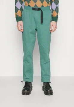 Fila TANTOW PANTS - Stoffhose - Blue Spruce 11 Fila TANTOW PANTS - Stoffhose - Blue Spruce -Fila Verkaufe c24414f07ff74c3bb51a4f908a90b5b3