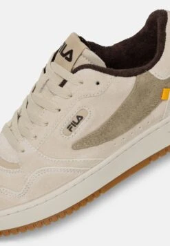 Fila FOOTWEAR RISER - Trainers - Oyster Gray/turtledove -Fila Verkaufe c60ee7cd7a33408cabce3757d6d7bb67