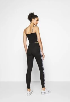 Fila TASYA - Leggings - Hosen - Black/bright White 10 Fila TASYA - Leggings - Hosen - Black/bright White -Fila Verkaufe ca7bf11732e04306bb780c066dadac77