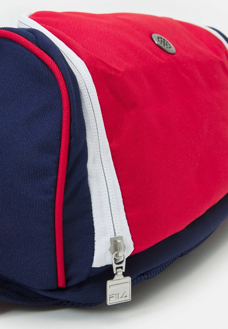 Fila BACKPACK NOAH UNISEX - Tagesrucksack - Peacoat Blue / Red 6 Fila BACKPACK NOAH UNISEX - Tagesrucksack - Peacoat Blue / Red – Bild 4